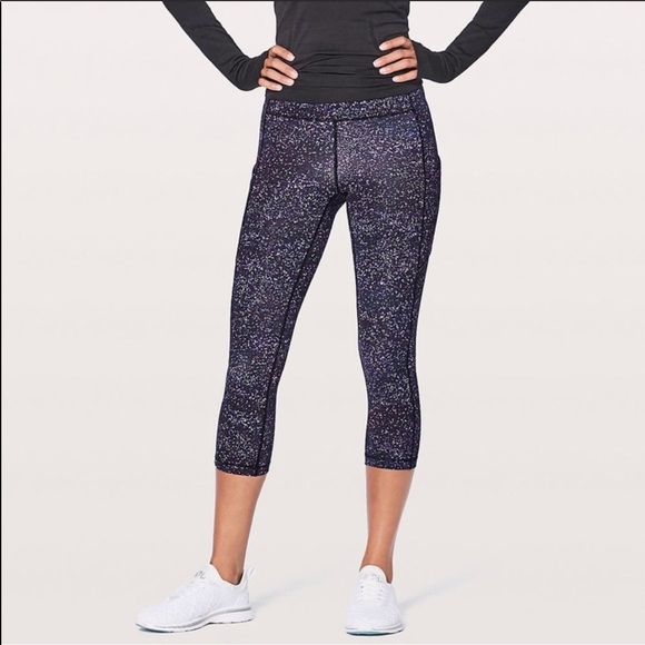 Bundle of two Lululemon speed up crop - Picture 5 of 6